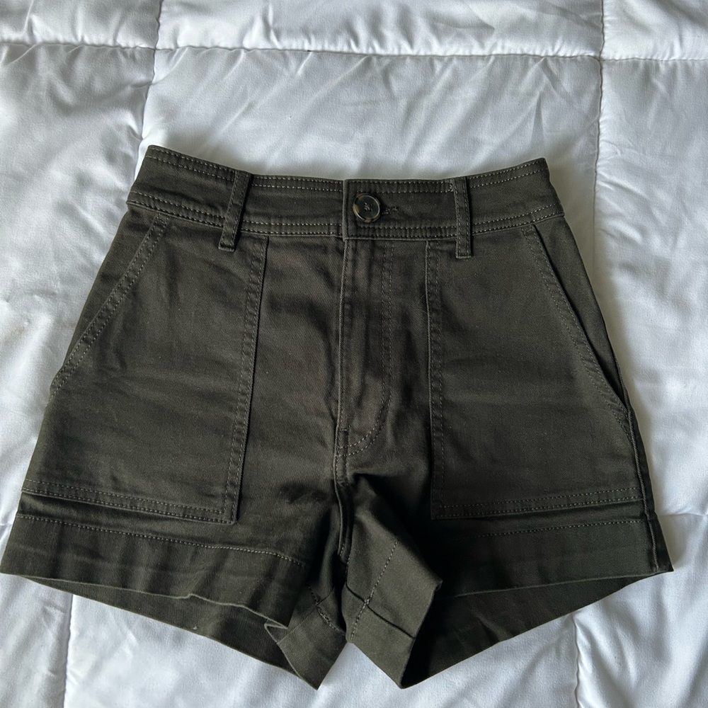 Green H&M shorts
